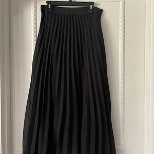 Black pleated skirt